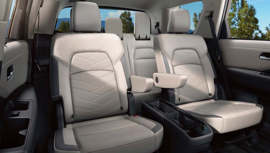 Explore 2022 Nissan Pathfinder interior features like seating for 8 passengers; it has plenty of cargo space. Fantastic for kids and comfortable to keep your kids entertained no matter the length of your journey.