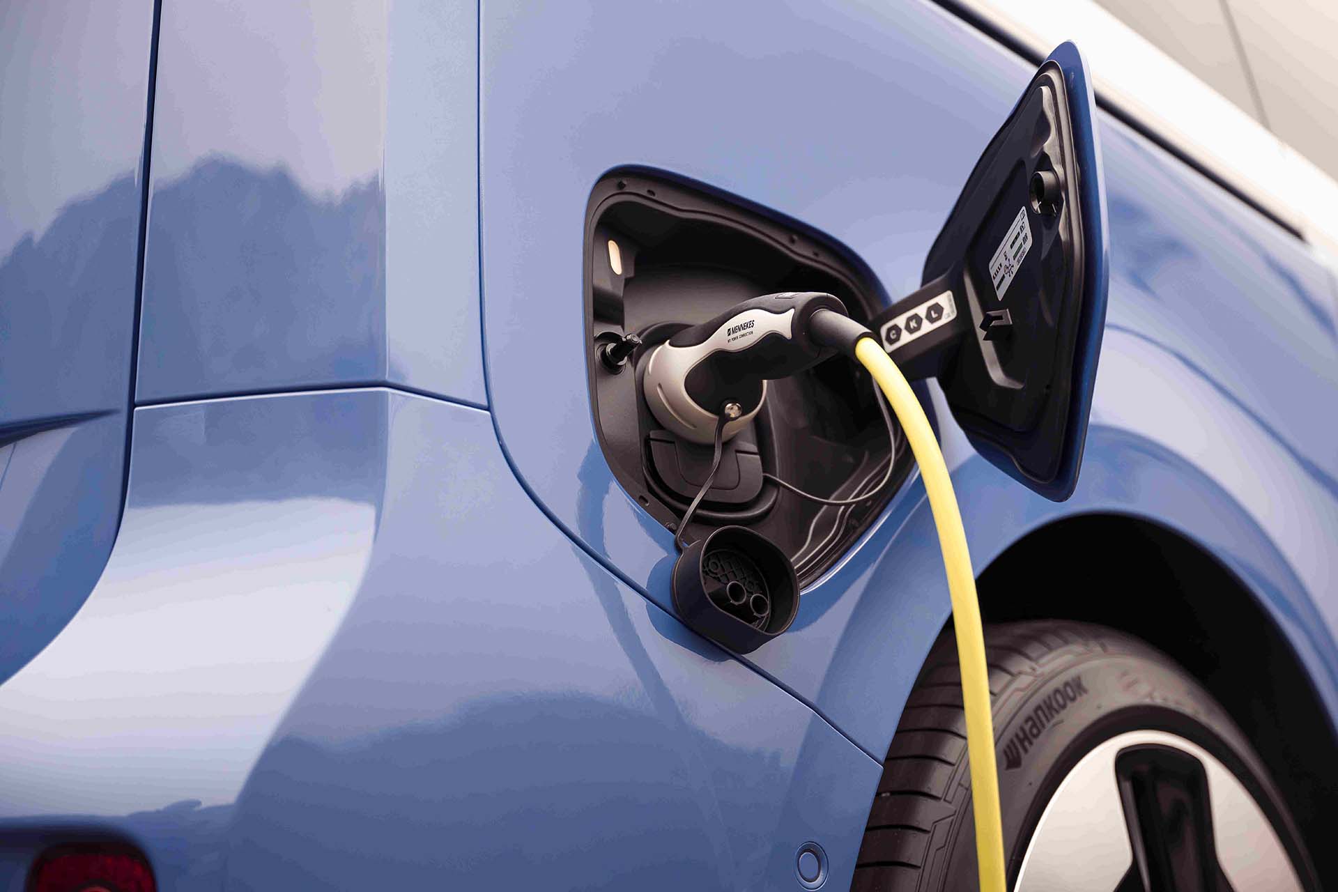 alt tag: Rear view of the 2025 ID. Buzz in Charlotte, NC - Volkswagen ID Buzz price and specs