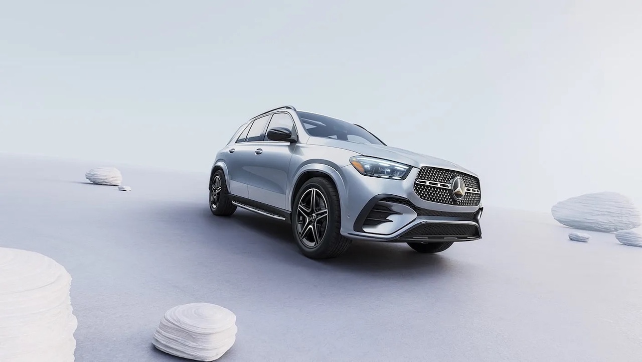 Cabin comparison highlighting the 7-seater GLE Mercedes interior alongside the Large Volvo SUV layout, revealing advanced comfort and space.