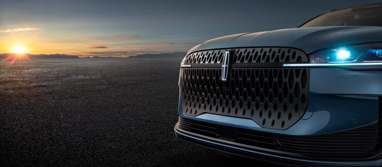 Lincoln Corsair Hybrid front grille and headlight detail, new Lincoln SUV at Lincoln of Franklin in Franklin, TN