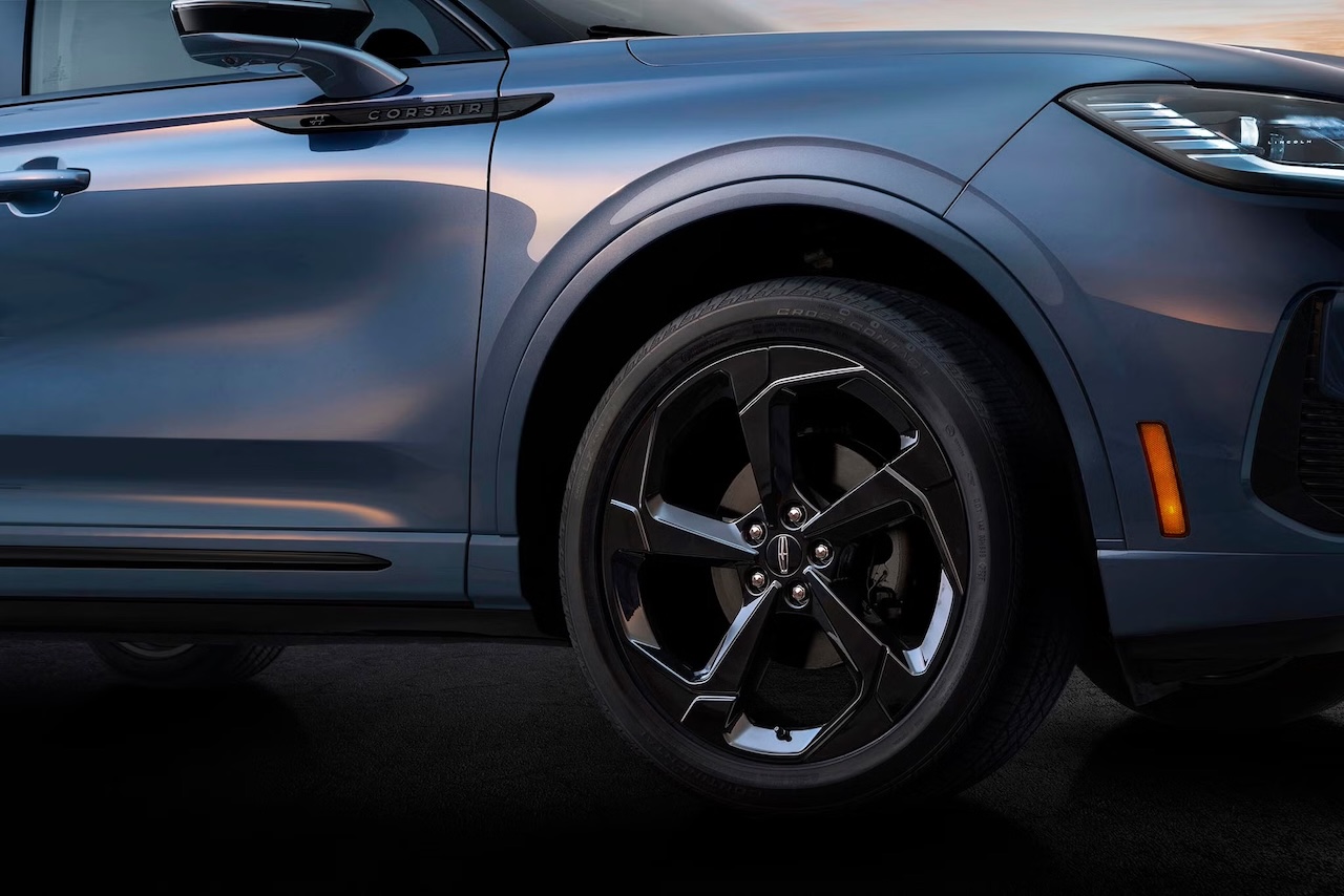 Lincoln Corsair Hybrid front wheel detail, new Lincoln luxury SUV at Lincoln of Franklin in Franklin, TN