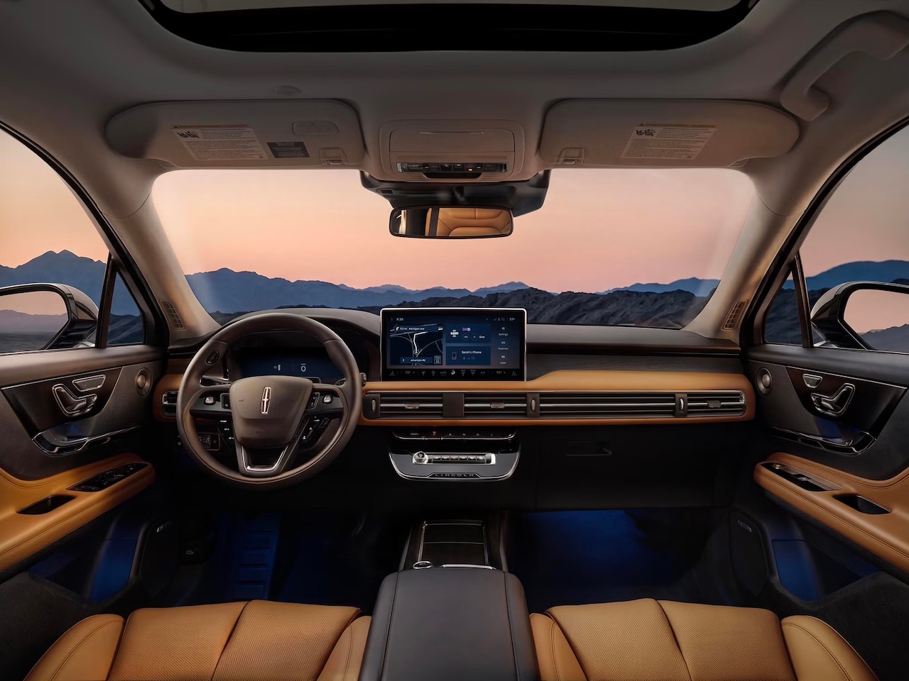Lincoln Corsair Hybrid interior dashboard with Lincoln Connectivity Package at Lincoln of Franklin in Franklin, TN