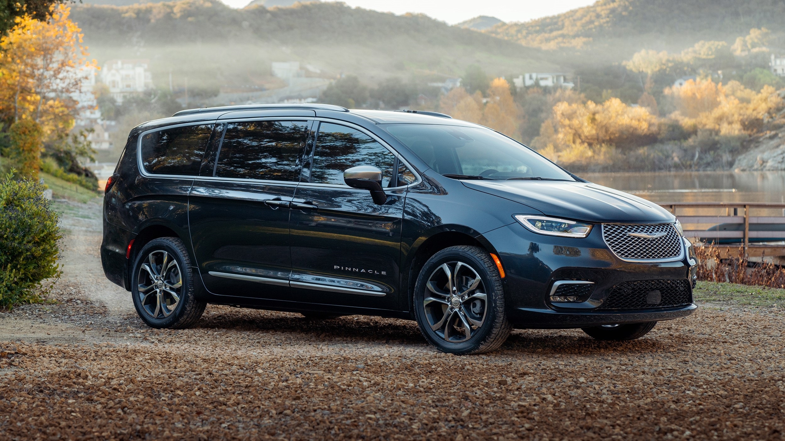 Franklin Chrysler Dodge Jeep Ram, Chrysler Pacifica, and Chrysler Voyager