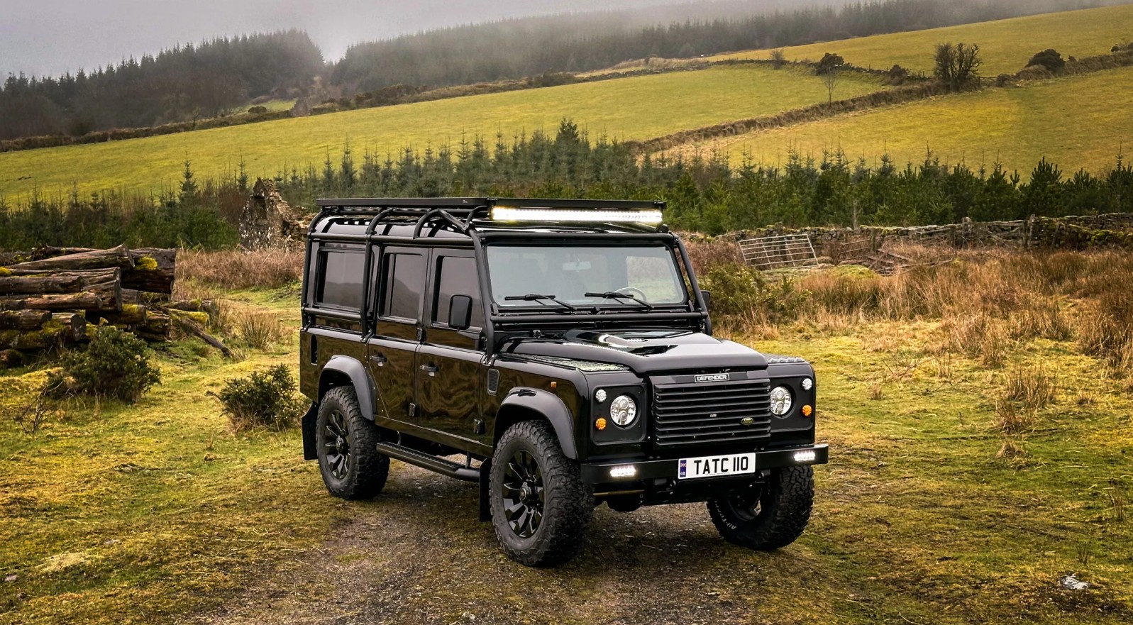 Defender 110 off-road, Land Rover 293mm clearance, Defender Terrain Response 2, 900mm wading depth, Defender Melbourne trails, Air Suspension off-road, ClearSight Ground View, Defender approach angle, P400 MHEV power, Defender 3.0L diesel D300, Defender rooftop tent, Defender off-road packs, Defender luxury 4x4, Defender locking diffs, Defender 360 camera.