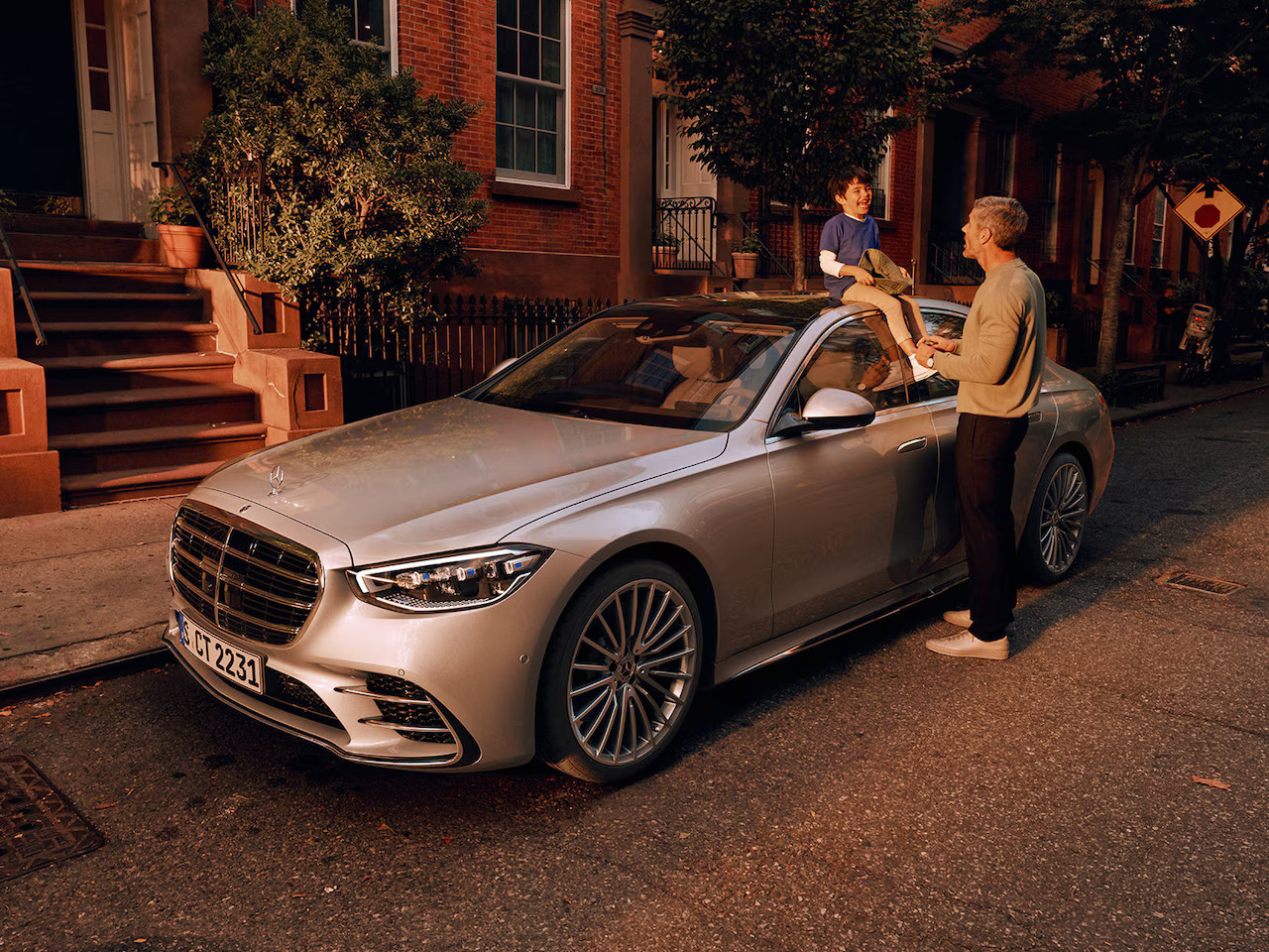 2025 Mercedes-Benz S-Class luxury sedan exterior view