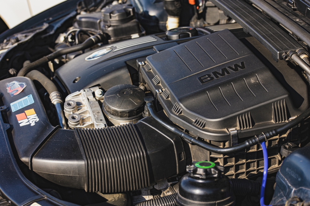 BMW timing chain inspection diagram with labeled components, illustrating chain guides and engine components