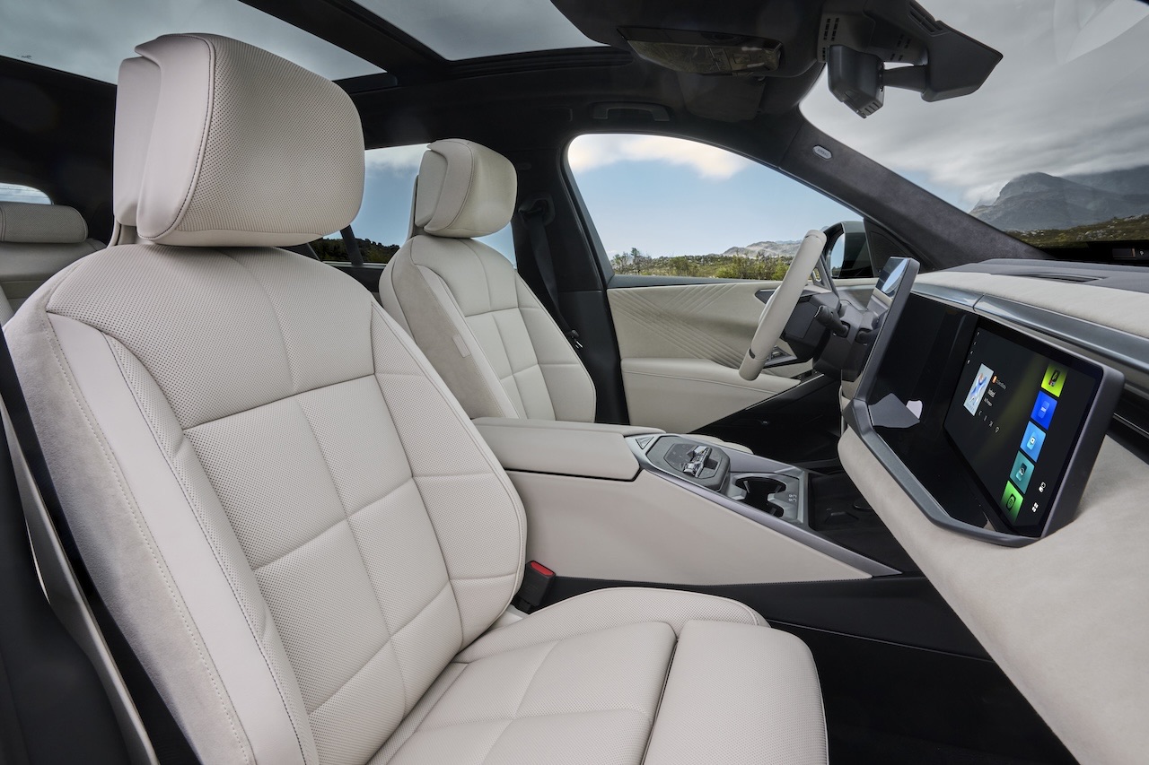 2027 BMW X5 front seats and cabin