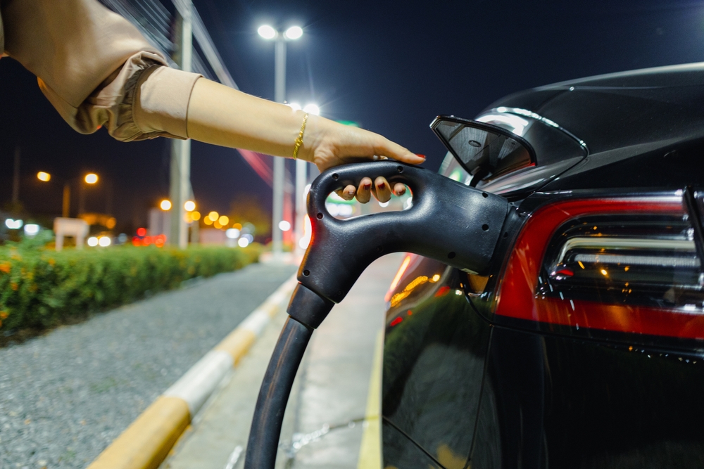 EV charging at night in Florida, charge Nissan Leaf during cooler hours, Gainesville home EV charging, reduce battery heat, Level 2 charging best practices, maximize range and battery life, Gainesville Nissan Service EV charging guidance