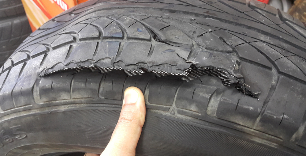 Blown tire Franklin TN summer road trip, tire damage repair Ford Lincoln service, dangerous tire failure summer heat, inspect sidewall cracks Franklin Ford, heat-damaged tires Nashville area, avoid summer tire blowouts