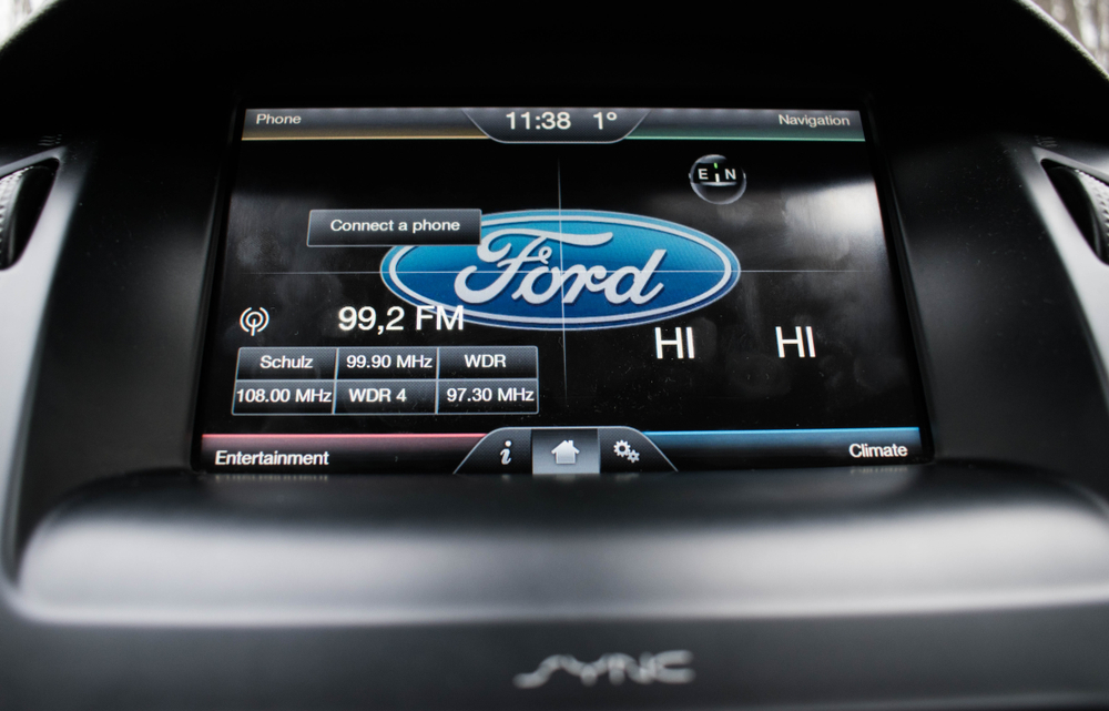 Ford Lincoln of Franklin SYNC dashboard close-up, Ford SYNC 3 infotainment display Franklin TN, Ford Bluetooth pairing troubleshooting, Ford touchscreen update system Franklin Tennessee, SYNC connection repair Ford service Franklin, Ford SYNC software update screen, Franklin TN Ford-certified technicians
