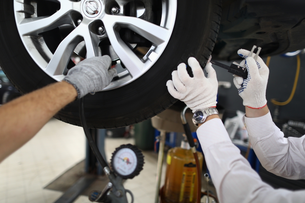 Ford summer tire check Murfreesboro TN, tire tread depth inspection Ford service, Ford tire pressure monitoring Tennessee, heat-related tire wear Ford Murfreesboro, Ford vehicle tire safety summer, hot asphalt tire maintenance, Ford of Murfreesboro service center tire care, safe summer driving Ford TN