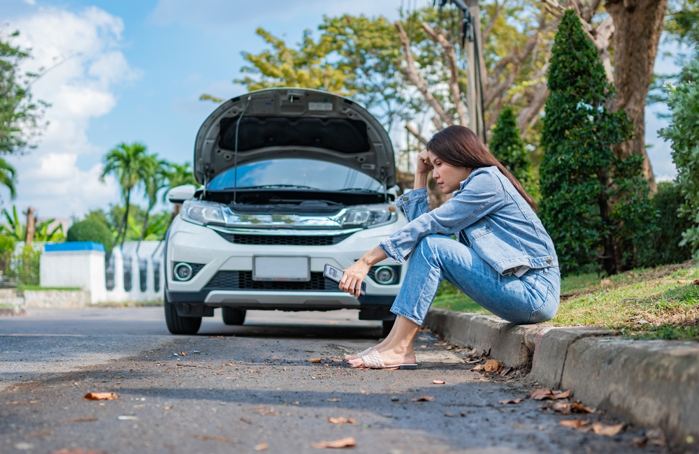 Hyundai car dead battery roadside assistance Cookeville TN, stranded driver waiting for Hyundai battery replacement service, emergency car battery help Tennessee summer heat, Hyundai roadside service Cookeville, car battery failure Upper Cumberland region, Hyundai no start issue battery problem, Hyundai breakdown hot weather Tennessee