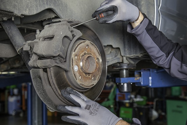 brake disc, workshop, automobil, loose brake pads, loose brake pad, clicking noise when driving