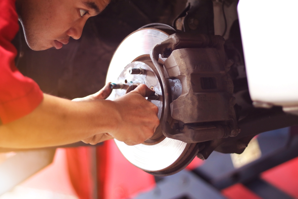Honda brake inspection service Louisville KY, certified Honda technician working on brake system, Honda rotor and caliper check, genuine Honda brake parts installation, Louisville Honda World Service brake repair, Honda CR-V Civic Pilot brake maintenance