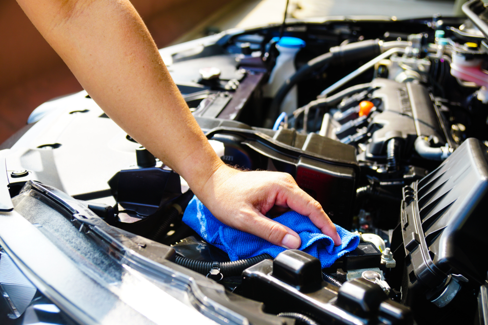 Kentuckiana Maintenance Calendar Fall service, Honda engine bay detail cleaning, undercarriage wash and rust protection Louisville KY, certified Honda fall maintenance Kentucky