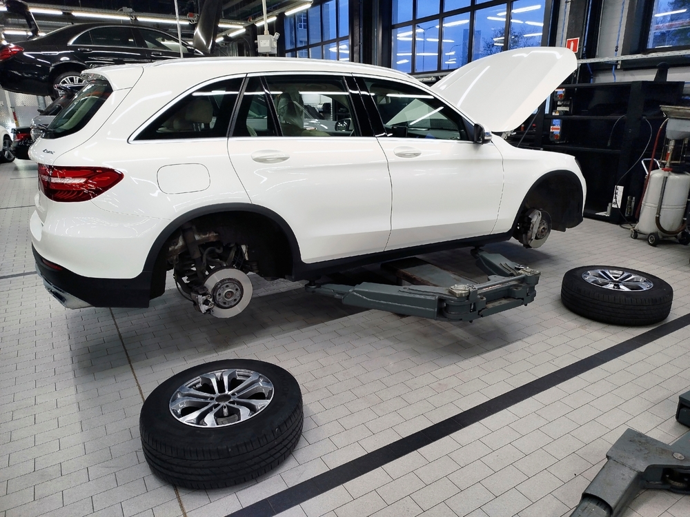 Mercedes-Benz SUV tire service, summer tire rotation Massapequa NY, Mercedes-Benz of Massapequa tire replacement, certified Mercedes technician tire check, summer travel tire prep Long Island, tire maintenance before road trip Mercedes-Benz