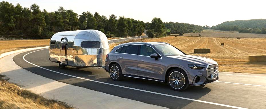 Mercedes-Benz GLC SUV driving on Florida highways, luxury road trip vehicle for Bonita Springs drivers, Mercedes-Benz of Bonita Springs