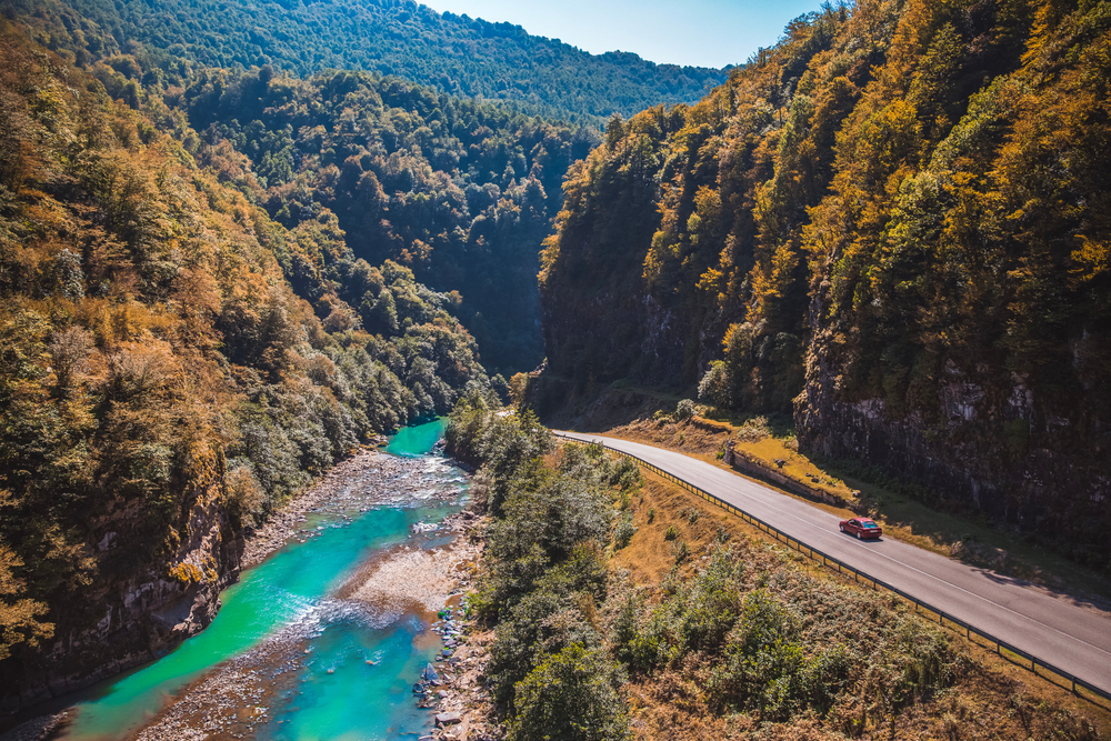 Summer road trip Georgia, scenic Georgia drive, CDJR vehicle on summer road, Jeep Grand Cherokee highway travel, Ram 1500 road trip heat, Georgia vacation travel safety, Dodge summer road trip preparation, Newnan Peachtree CDJR dealership travel tips, safe summer driving Georgia mountains