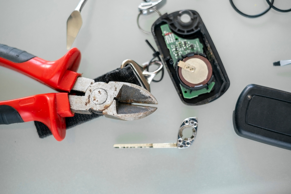 Nissan switchblade key fob disassembly, key fob glued recall fix, Nissan Rogue key open with tools, Charlotte DIY key repair, East Charlotte Nissan switchblade service