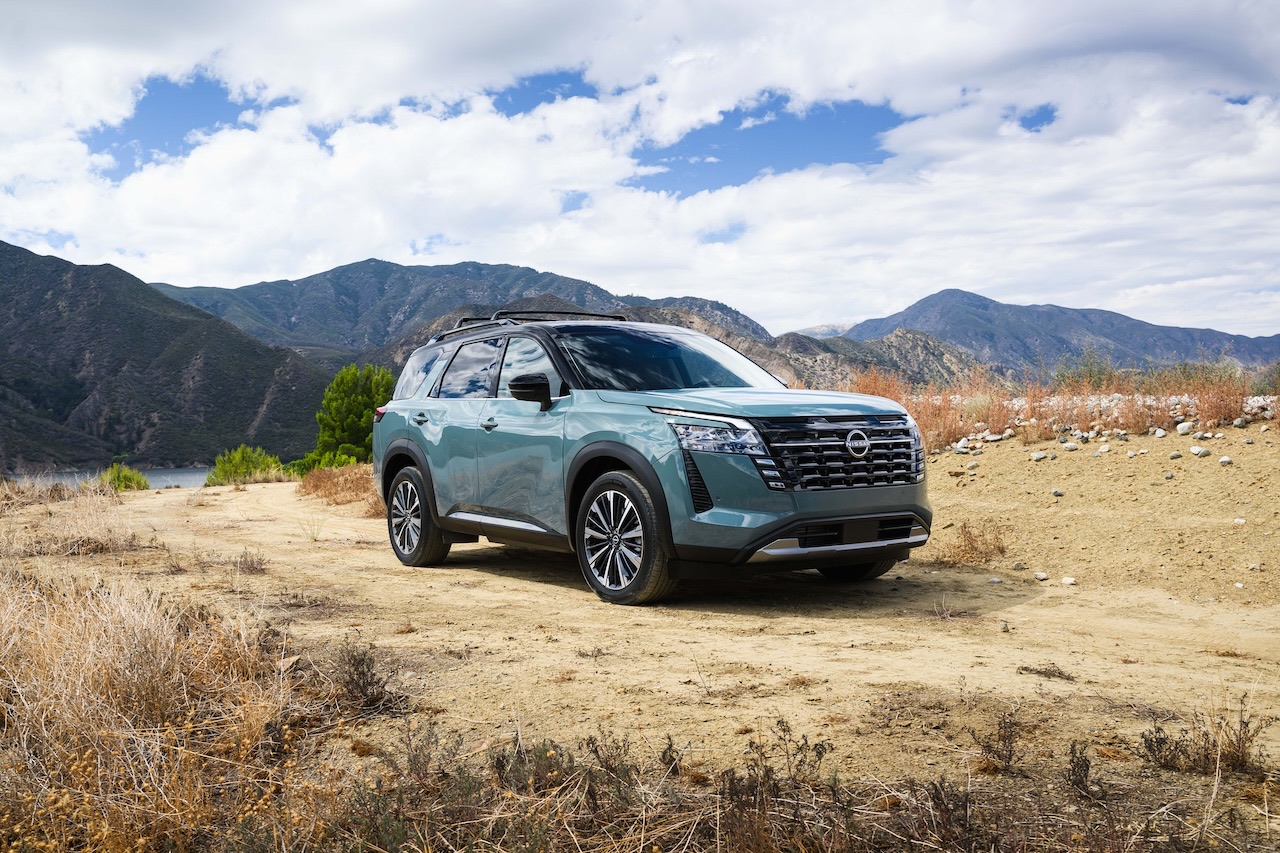 Nissan Pathfinder on a mountain trail available at South Colorado Springs Nissan near Pueblo, CO