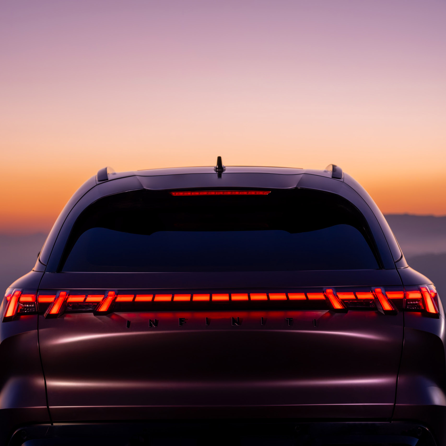 INFINITI QX65 Monograph Concept interior with ambient lighting