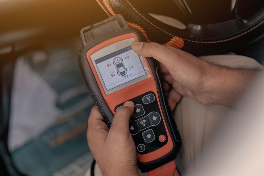 TPMS tire pressure sensor reading, summer tire safety Newnan Georgia, digital tire pressure tool for Chrysler Dodge Jeep Ram, tire diagnostics Newnan Peachtree CDJR service, Georgia heat tire inspection, TPMS error code reading Coweta County