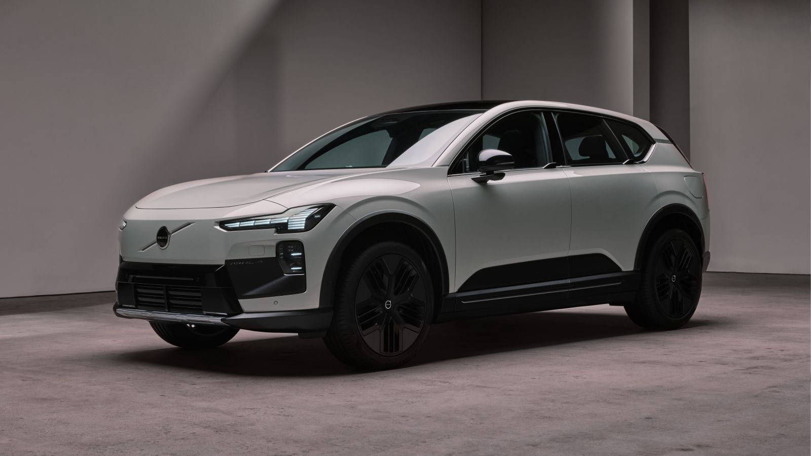 Volvo Cars of Naples showroom and new Volvo lineup in Naples, Florida