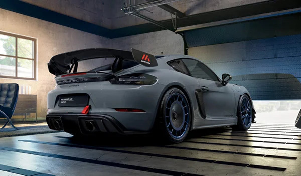 Porsche 718 Cayman GT4 RS with Manthey Performance Kit