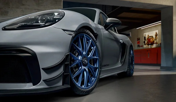 Porsche 718 Cayman GT4 RS with Manthey Performance Kit